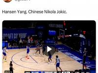 九游娱乐官方平台-杨瀚森高位策应传球失误被换下，双手掩面略显沮丧