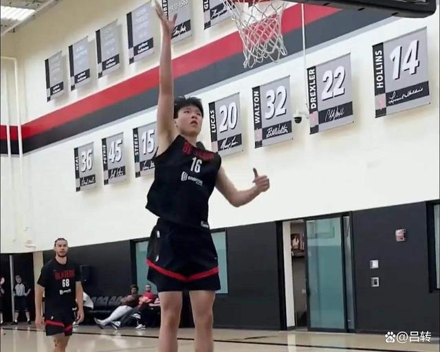 包含美媒调侃杨瀚森退出夏联：明天有球迷会哭到了现场却发现杨不打的词条