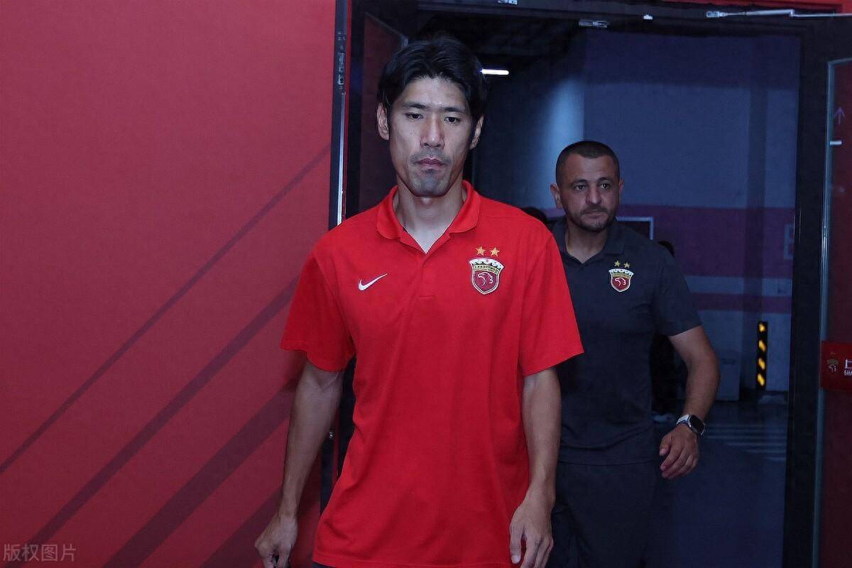 战术调整：上港主教练调整阵容斩获连胜！